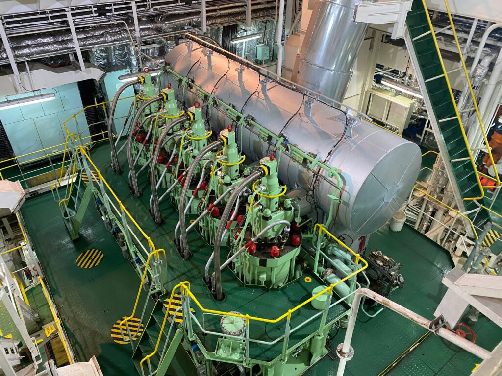ship machinery systems engine room with main engine and auxiliary systems