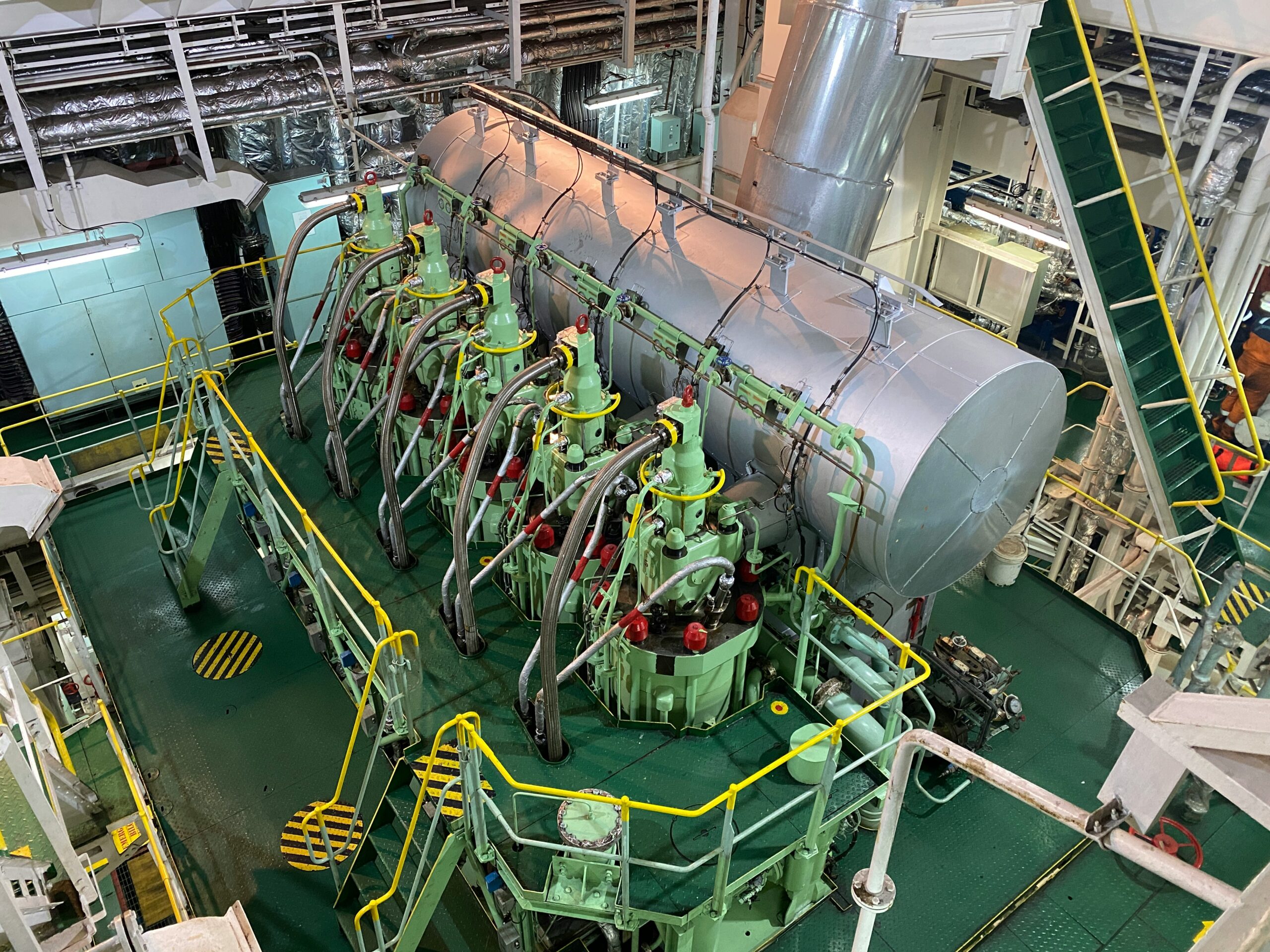ship machinery systems engine room with main engine and auxiliary systems